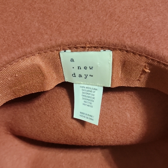 Elegant Burgundy Women's Hat - Picture 3 of 4